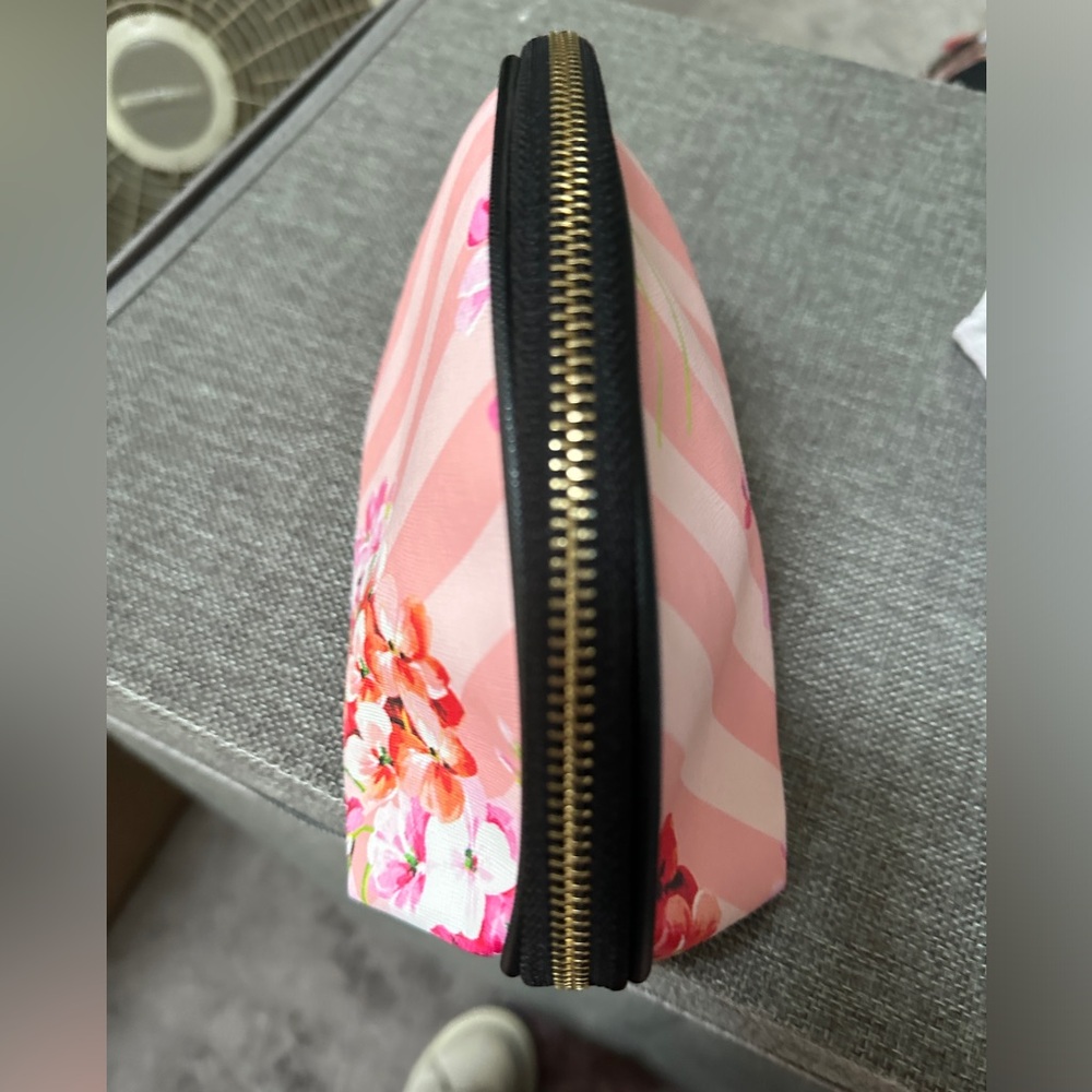 Cosmetic case - Picture 4 of 10